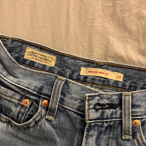 Levi's High-Rise Wide Leg Jeans - Light Blue Denim - Picture 2 of 5